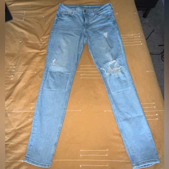 Old Navy Super Skinny Rockstar Light Wash Distressed Jeans Size 6 - Picture 1 of 8